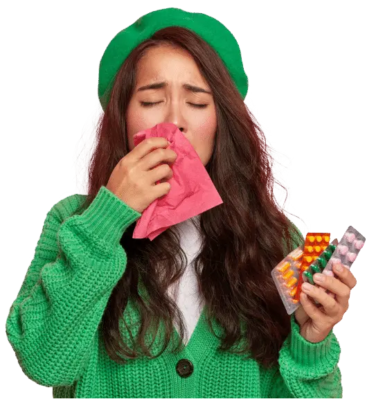 Persona a punto de estornudar, cubriendo su boca con un pañuelo y sosteniendo medicamentos.