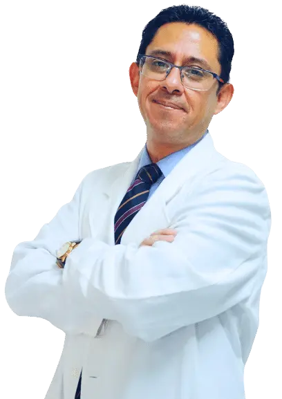 Dr. Julio Cesár Ayala Balboa, médico encargado en Allermedica.